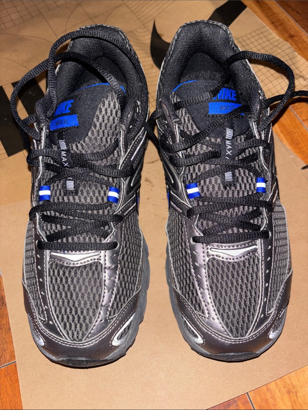 Nike Men's Black and Blue Athletic Running Sneakers